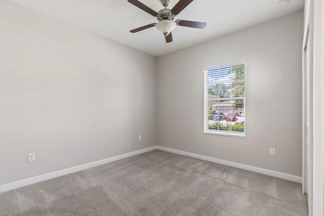 Foto del edificio - Spacious 4 bed, 3 Bath Terra Bella Home fo...