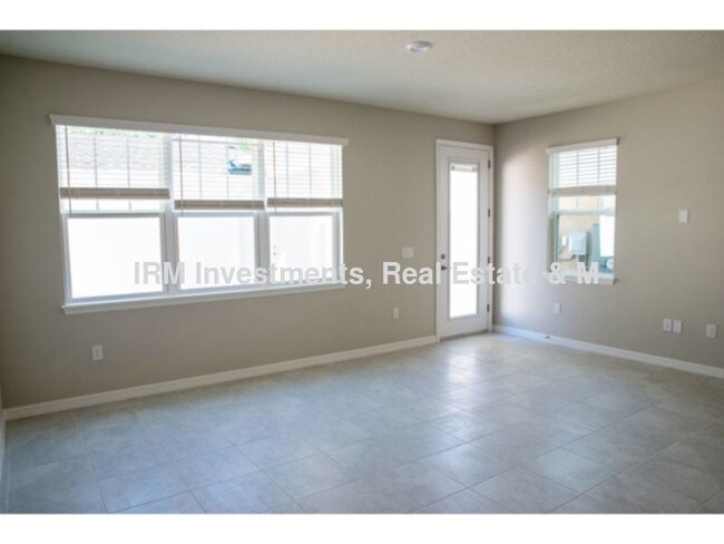 Foto del edificio - 3 bedroom2.5 bath townhome 2 car garage
