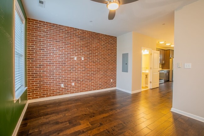 Building Photo - Charming 3 BR/2.5 BA Townhome in Columbia ...