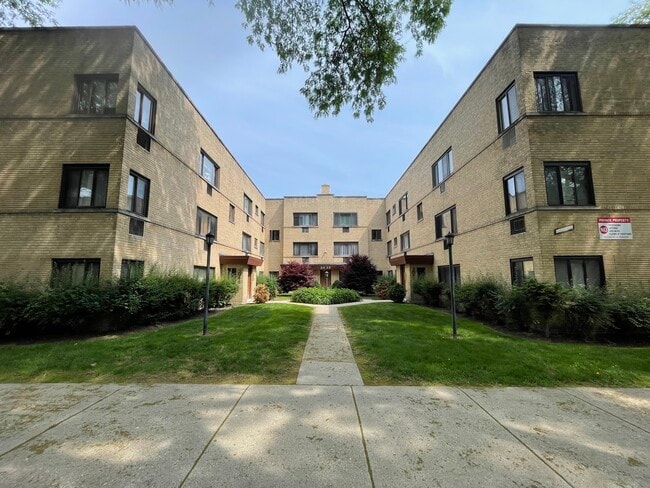 Building Photo - 2032 W Jarvis Ave
