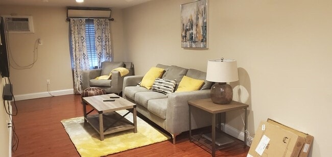 Building Photo - 1 Old Colony Rd