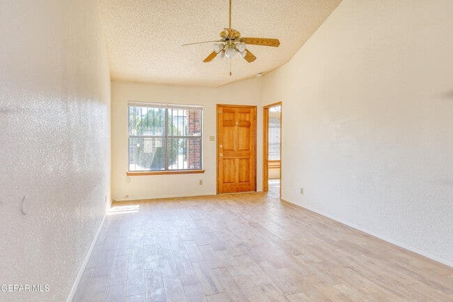 Foto del edificio - 10941 Whitey Ford St