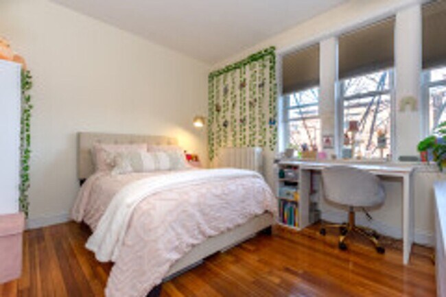 Foto del edificio - AWESOME BROOKLINE LISTING