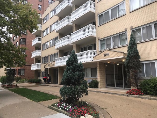 Foto del edificio - 5900 N Sheridan Rd
