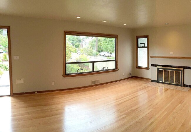 Building Photo - 1107 N 49th St