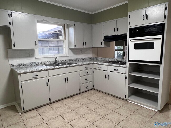 Foto del edificio - 3304 Charleston Ave NW