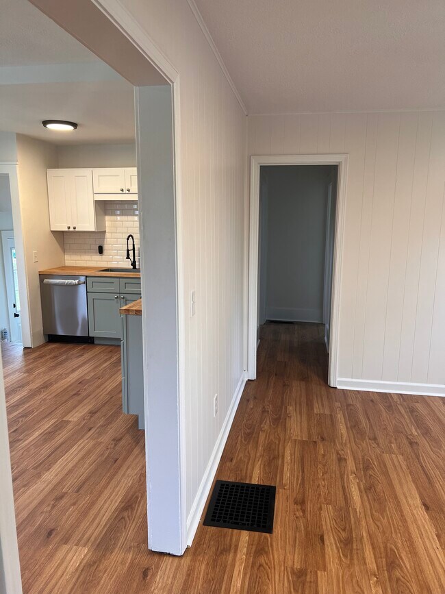 Foto del edificio - 905 Klem Rd