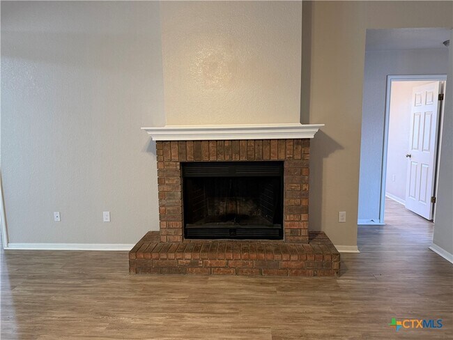 Building Photo - 916 Whirlaway Dr