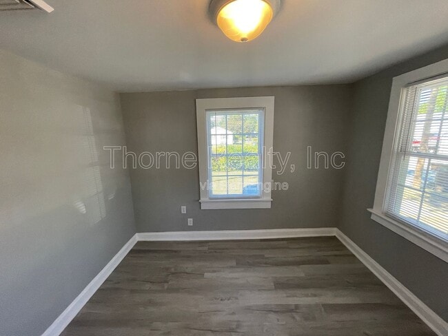 Building Photo - 1302 Cherry St