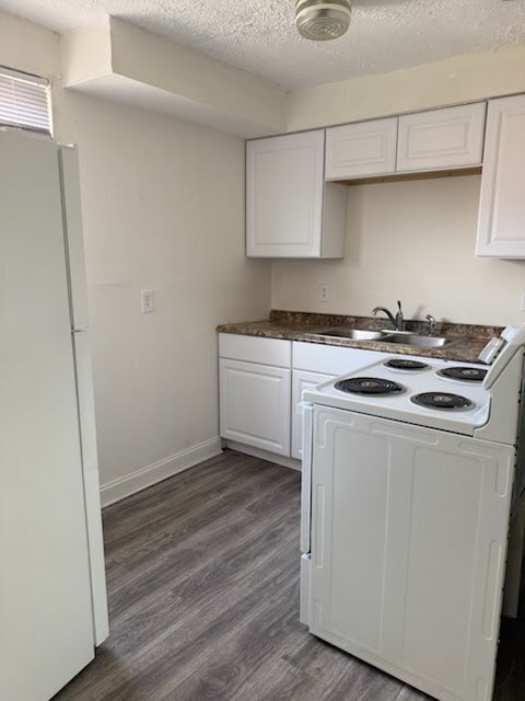 Foto del edificio - 2324 Iroll Ave