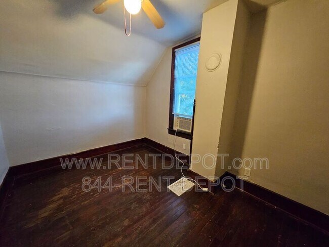 Foto del edificio - 308 E Iowa St