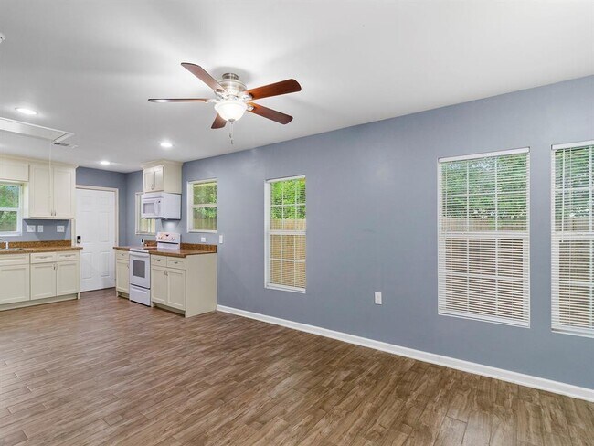 Building Photo - 2814 Francis St