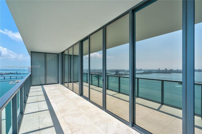 Foto del edificio - 788 NE 23rd St
