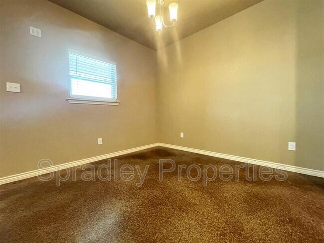 Building Photo - 1539 Kal Ct