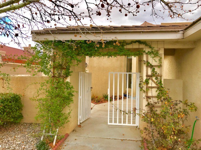 Building Photo - 11701 Woodmar Ln NE
