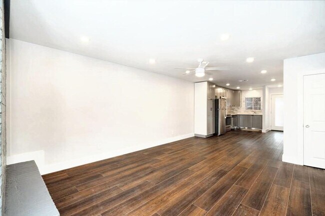 Building Photo - Spacious 2-Bed, 2-Bath First Floor Apartme...