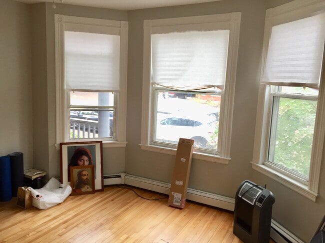 Living Room - 289 State St
