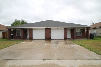 Building Photo - 406 Alpine St
