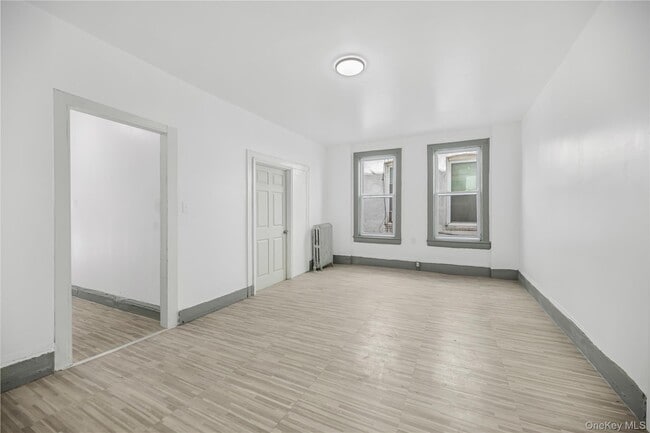 Building Photo - 1260 Evergreen Ave