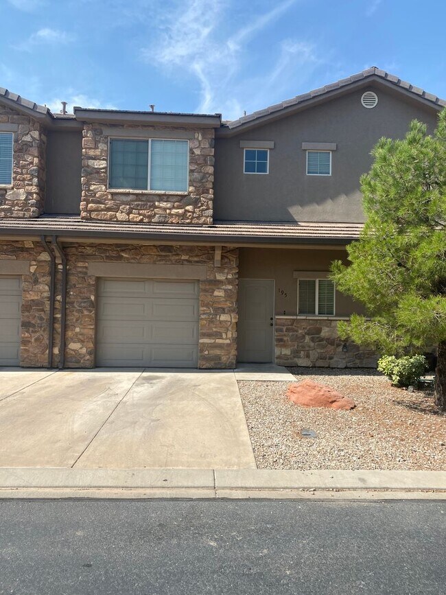 Building Photo - MILLCREEK SPRINGS TOWNHOME