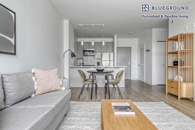 Building Photo - 808 W Van Buren St