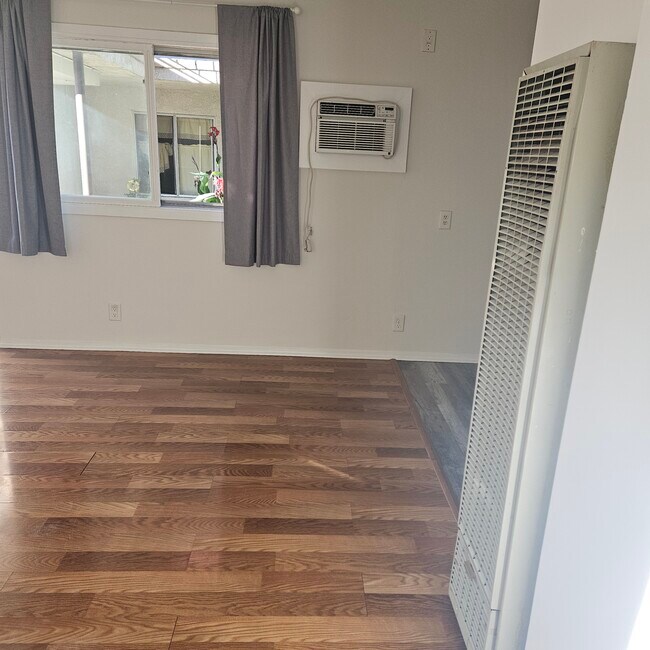 Sala de estar - 8809 Etiwanda Ave