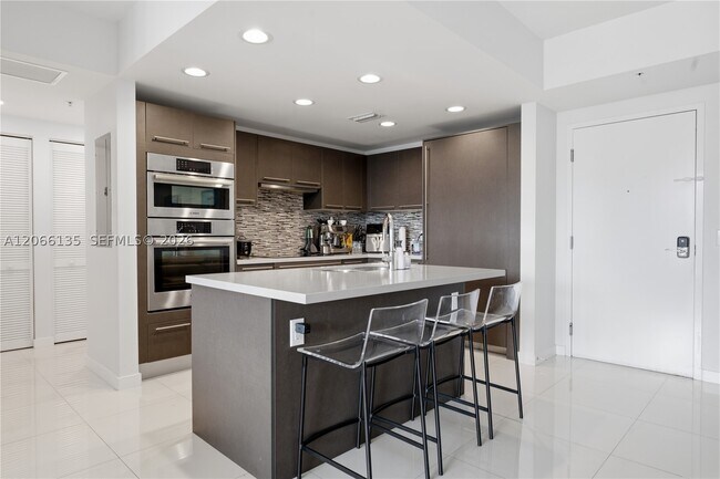 Foto del edificio - 7825 NW 107th Ave