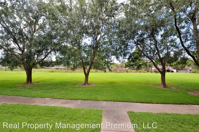 Building Photo - 3 br, 2.5 bath House - 2448 Shadowbrook Dr