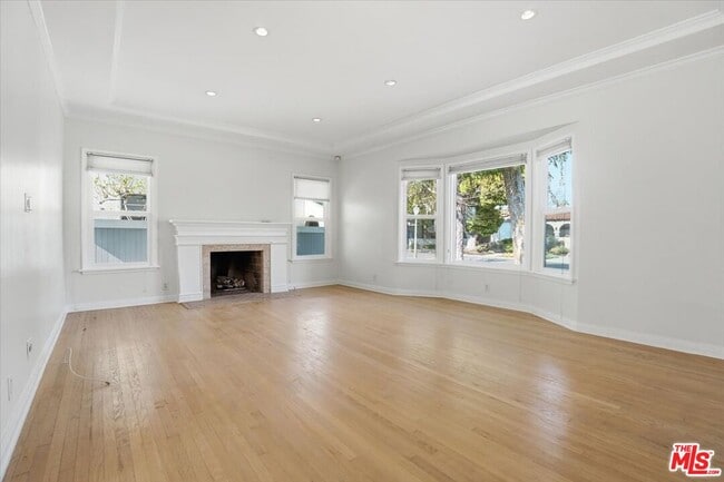 Building Photo - 2317 Veteran Ave