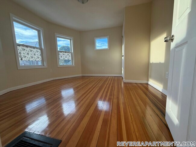 Foto del edificio - 1096 N Shore Rd