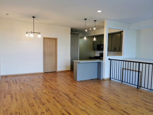 Foto del edificio - 2423 W Madison St