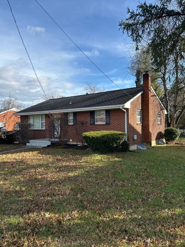 Building Photo - 3BR house in Salem.