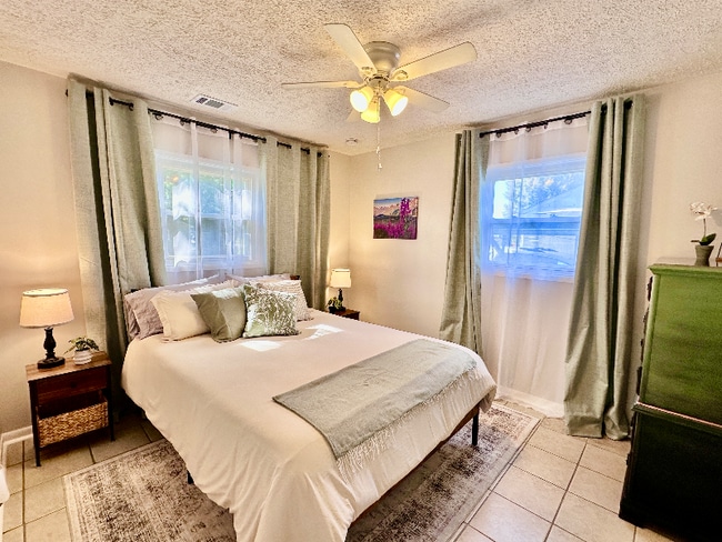 Building Photo - 11 W Doris Dr