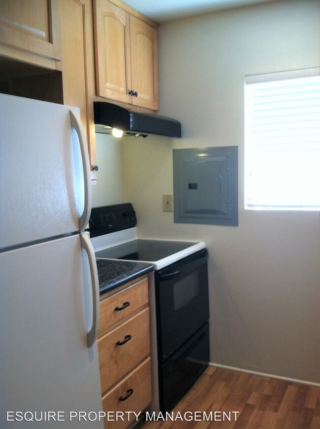 Building Photo - 2 br, 1.5 bath House - 233 S. VENTURA RD #134