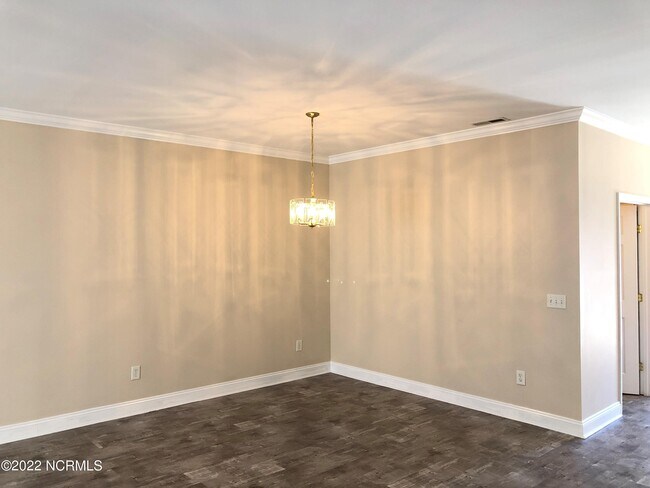 Foto del edificio - 1694 Honeybee Ln