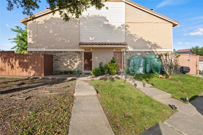 Building Photo - 4371 Madera Road Unit 4