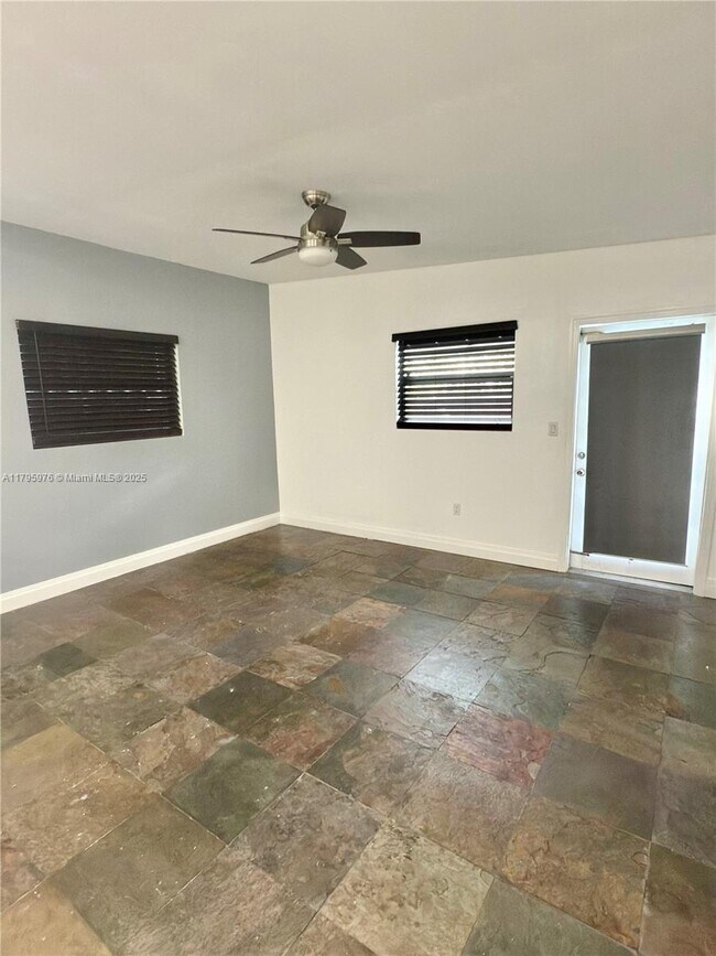 Foto del edificio - 12805 NE 11th Ct