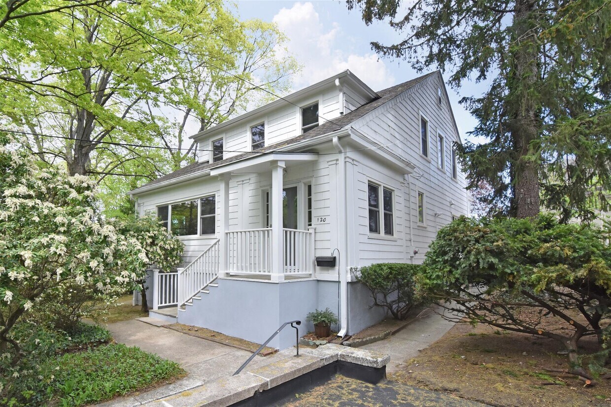Primary Photo - 120 Scarsdale Rd