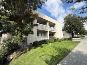 Building Photo - 10149 Commerce Ave
