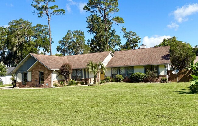 Foto del edificio - Pool Home in Desired SE Ocala