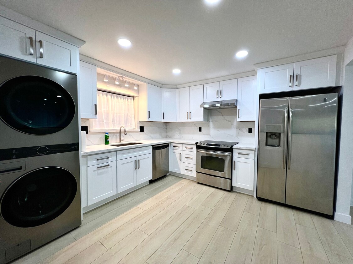 Foto principal - 12627 Beacon Ave S