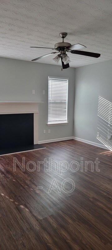 Foto del edificio - 2440 Wood Bend Ln