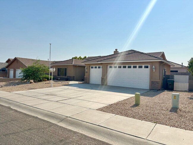 Foto del edificio - Beautiful 3 bedroom, 3 bathroom home with ...