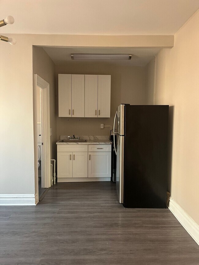 Foto del edificio - 104 Belmont Ave