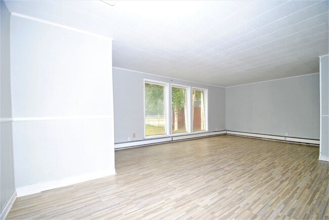Building Photo - Farewell Avenue (230)