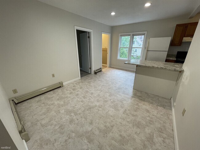 Building Photo - 2 br, 1 bath Duplex - 11 Morrison Street 2