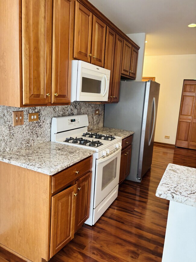 Foto del edificio - 2598 Hillsboro Blvd