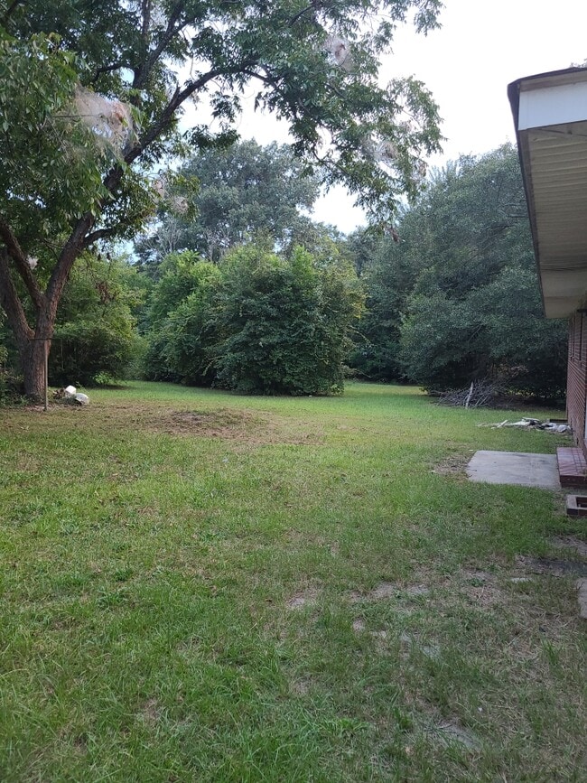 Building Photo - 2112 Sanders Rd