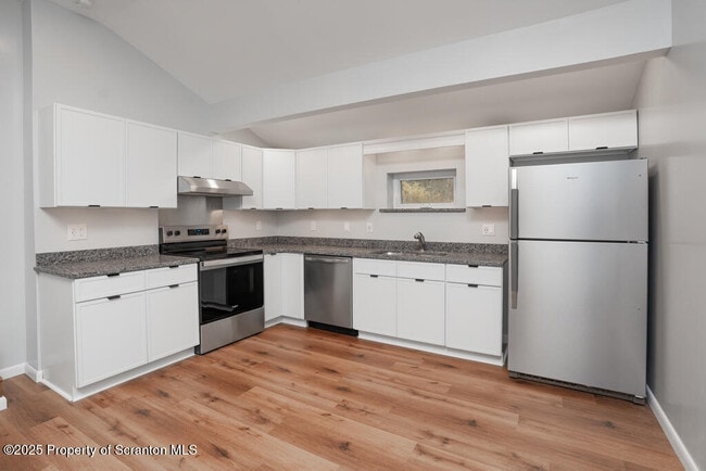 Building Photo - 240 Craig Rd