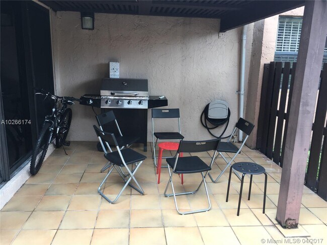 Foto del edificio - 445 W Park Dr